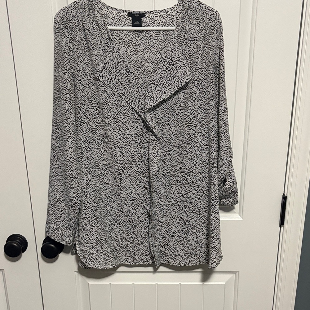 Ann Taylor Black and White Speckled Blouse LP